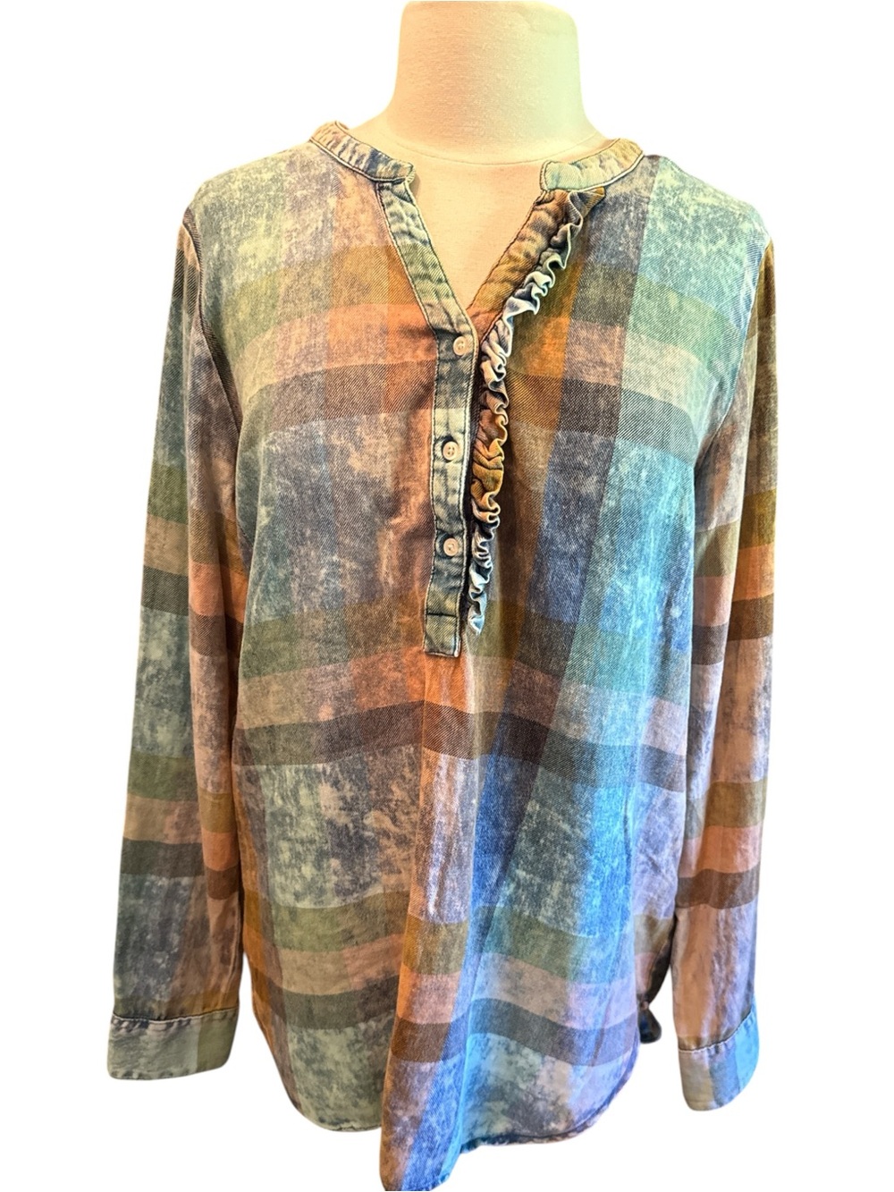 Relaxed Plaid Cotton with Ruffle Placket high Low Relaxed Fit Size L